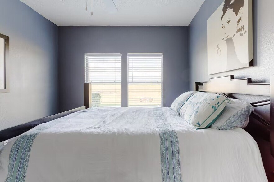 Building Photo - 12166 Metric Blvd