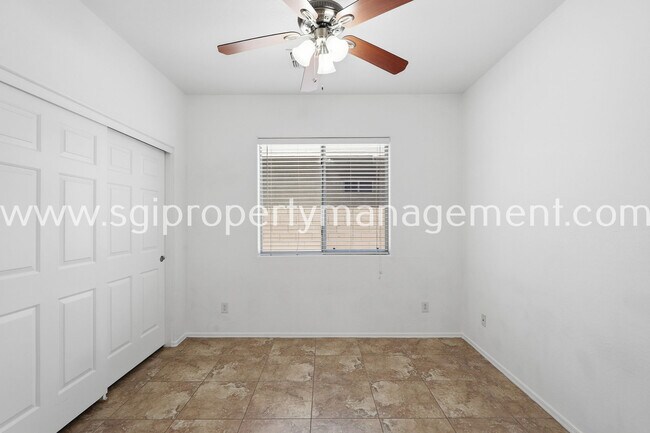 Building Photo - 6827 N 71st Dr
