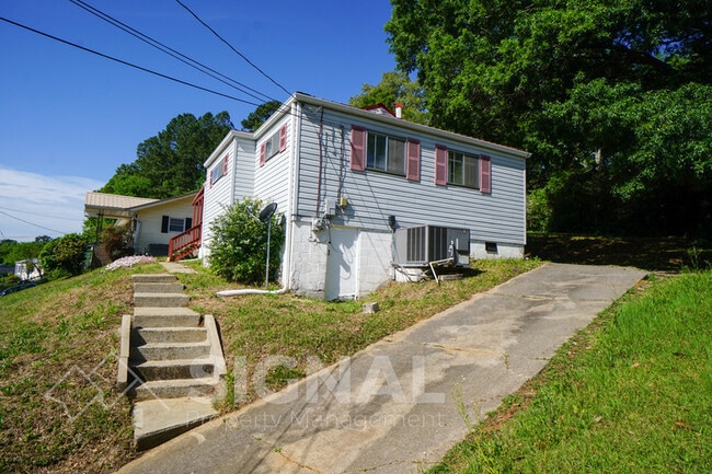 Building Photo - 225 Pine St