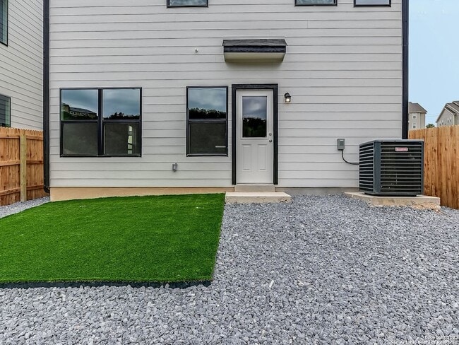 Building Photo - 16011 Babcock Rd