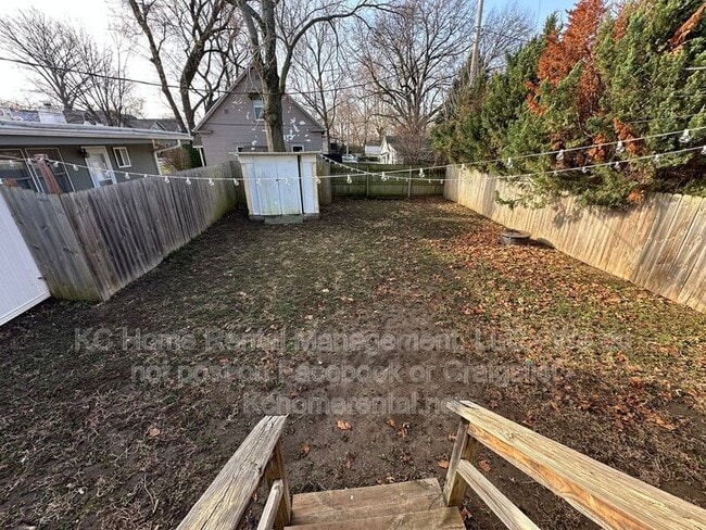 Building Photo - 1903 W 43rd Pl