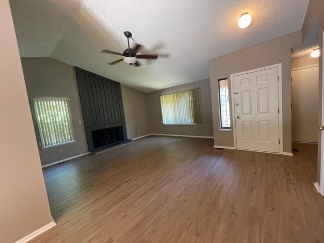 Building Photo - 4425 Hollyhock St