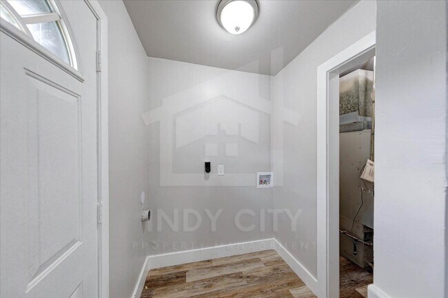 Building Photo - 1565 Martin St