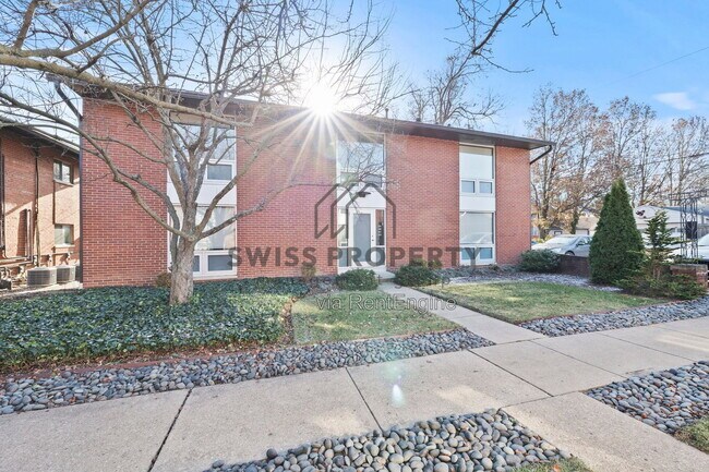 Building Photo - 1155 Edgehill Rd