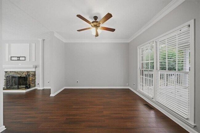 Building Photo - 4085 Pineset Dr