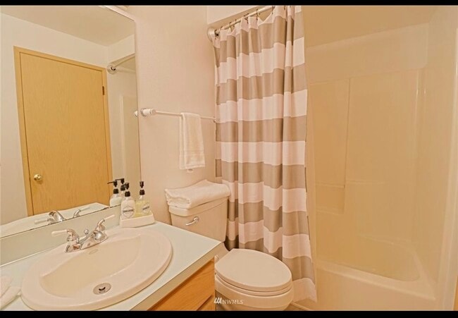 Building Photo - 11219 4th Pl S