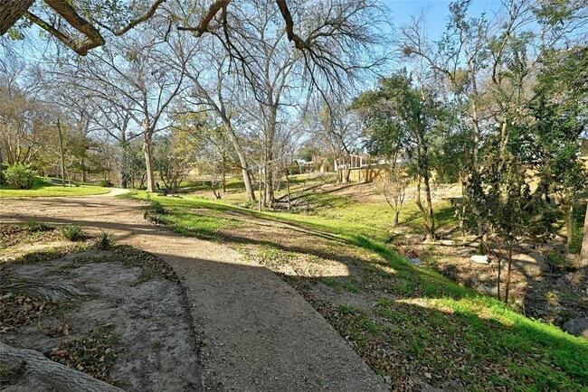 Building Photo - 2002 Millay Dr