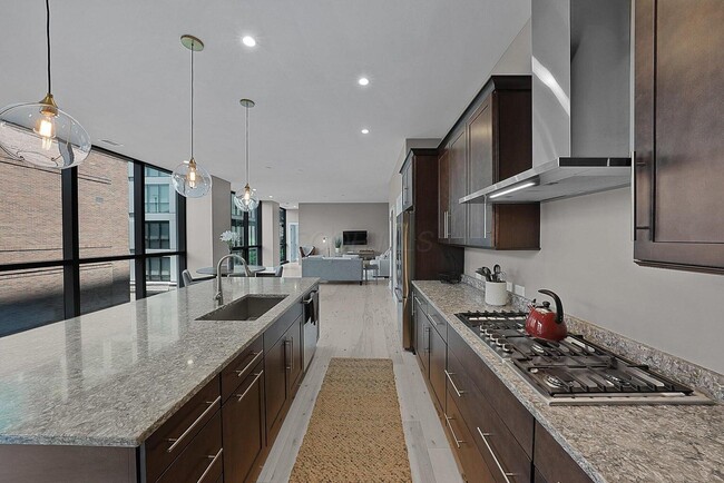 Building Photo - 250 W Spring St