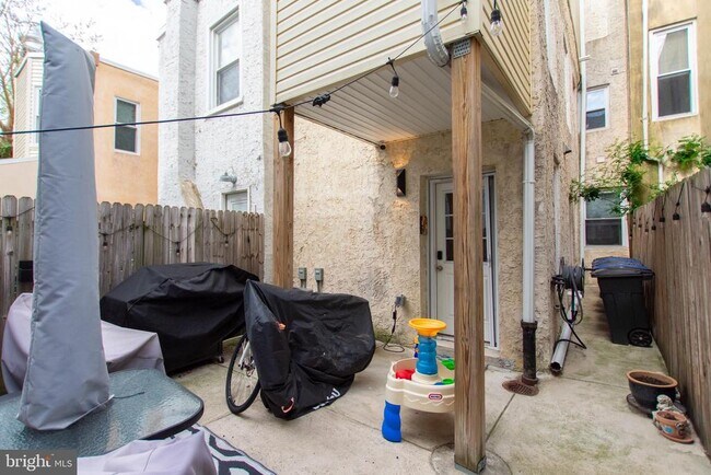 Building Photo - 911 S 20th St