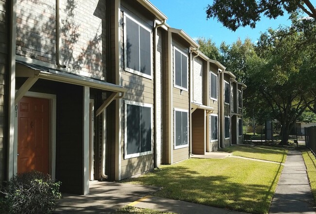 Building Photo - 10250 Lands End Dr