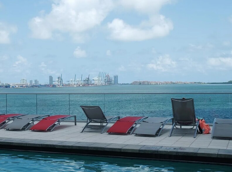 Building Photo - 1155 Brickell Bay Dr