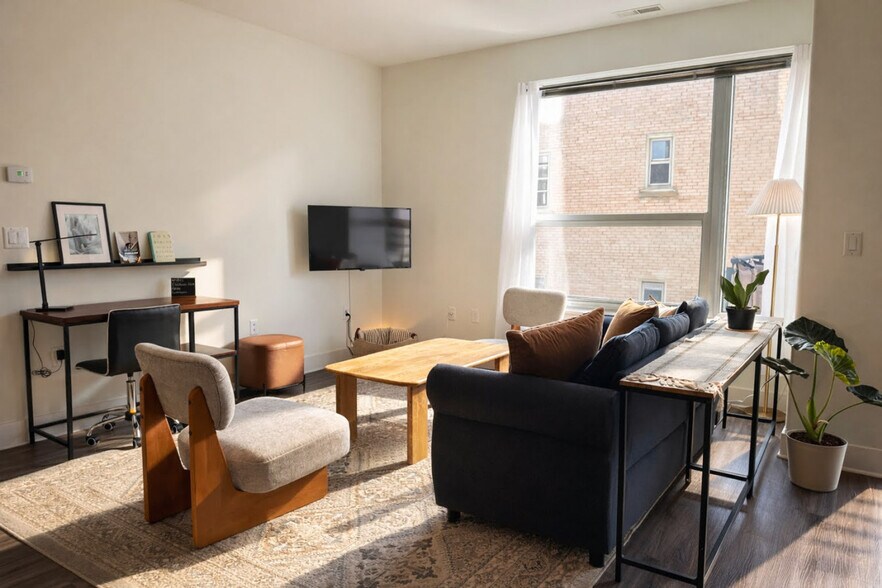 Building Photo - 1040 N Cass St