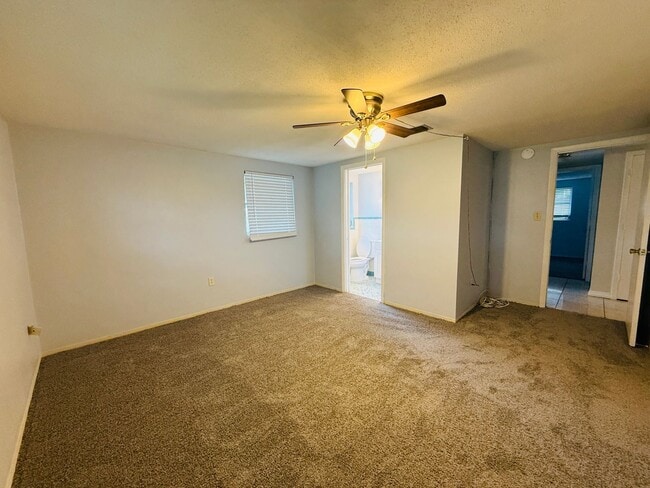 Building Photo - 7910 Lilac Dr