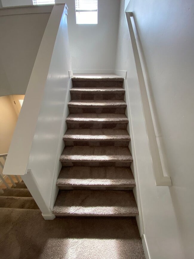 Building Photo - Beautiful House with basement apartment