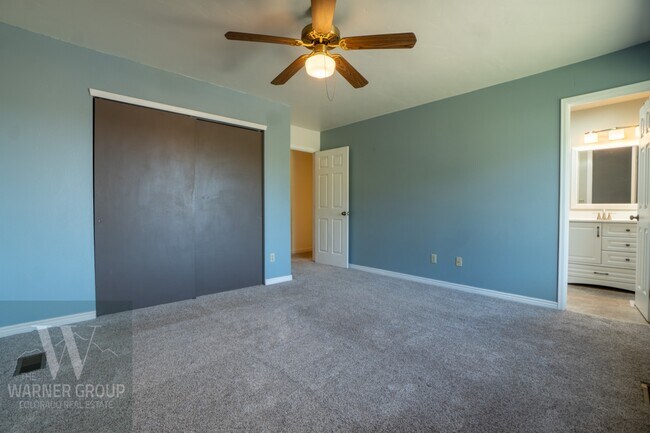 Building Photo - 590 Crosstrail Dr