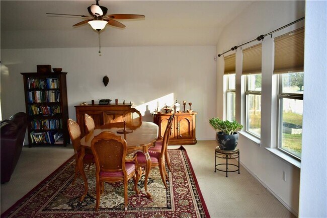 Building Photo - 201 Leather Oak Loop