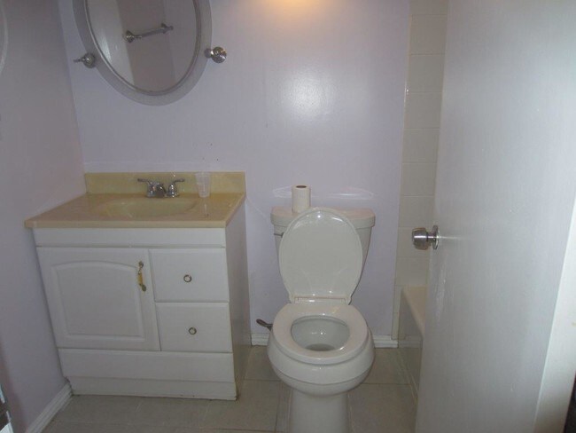 Building Photo - 2284 Athens Ave