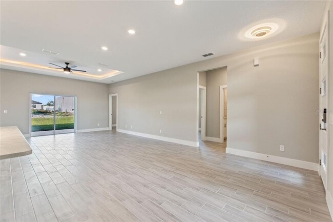 Building Photo - 119 Tulip Ln