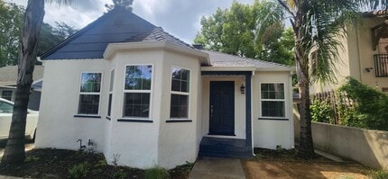 Building Photo - East Sac Charmer