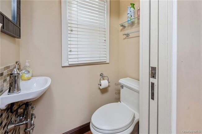 Building Photo - 353 Old Mamaroneck Rd