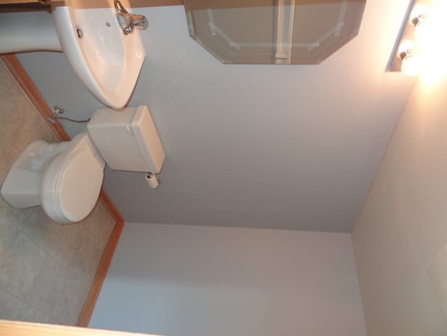Building Photo - 131 Enclave Cir