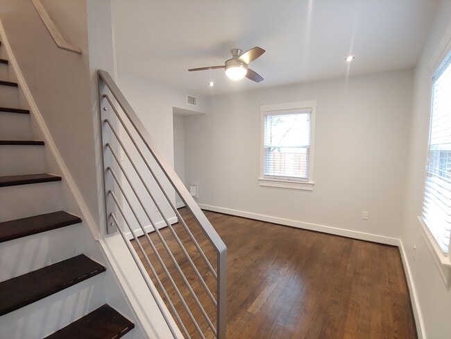 Building Photo - 2510 Jamaica Dr