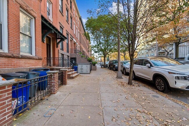 Building Photo - 318 Hudson St