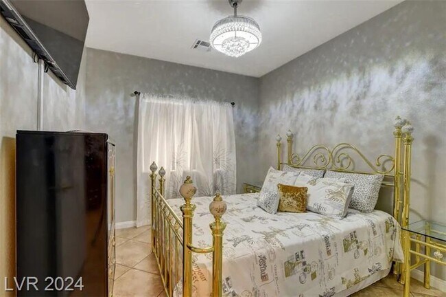 Building Photo - Entertainment Paradise: Fully Equipped Home with Heated Pool and Spa!