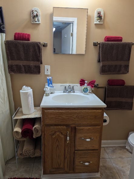 Building Photo - 950 Ellis Rd