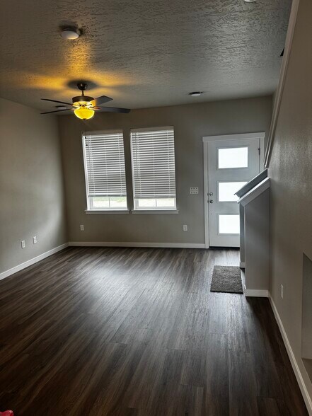 Building Photo - 5912 S Jessenia Ln