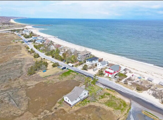 Building Photo - 4 Oak St