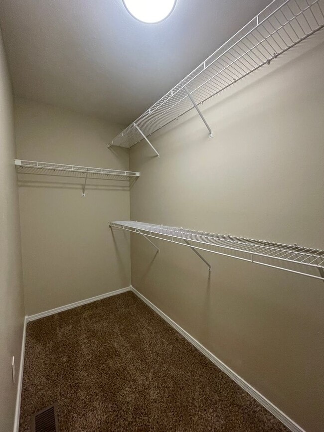 Building Photo - Executive Rental in Willard School District