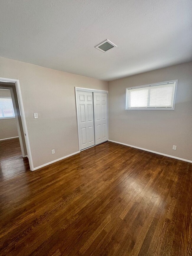 Building Photo - Updated 3 bedroom Centrally Located