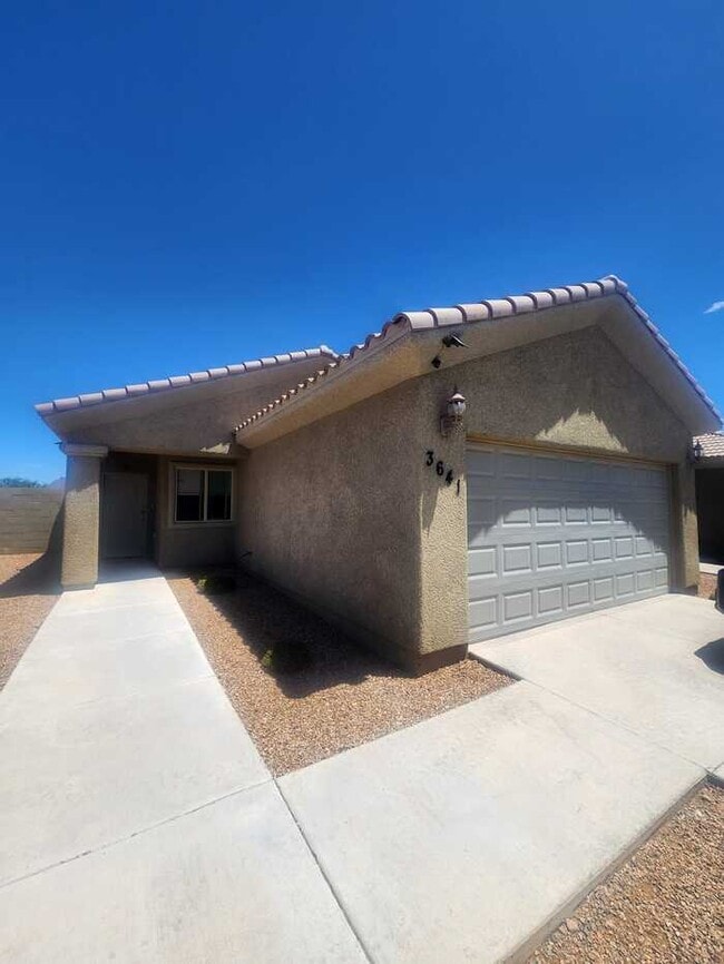 Building Photo - 3641 Cam Del Rancho