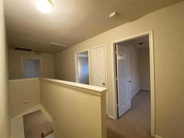 Building Photo - 6315 Tara Ln