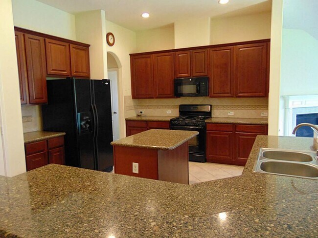 Building Photo - 5023 Parkcanyon Ln