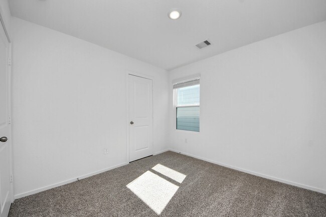 Building Photo - 1027 Moon Drop Ln