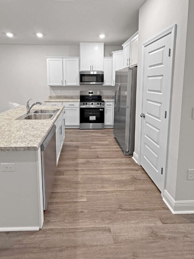 Building Photo - Modern 3BR Townhome for Rent Near NAS Pensacola – Updated & Move-In Ready