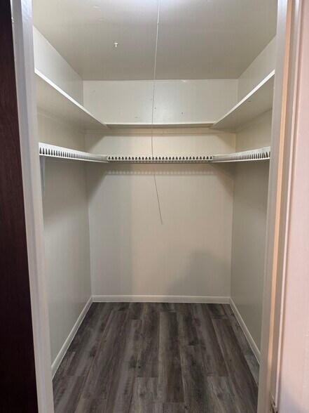 Closet - 1202 Wales Dr