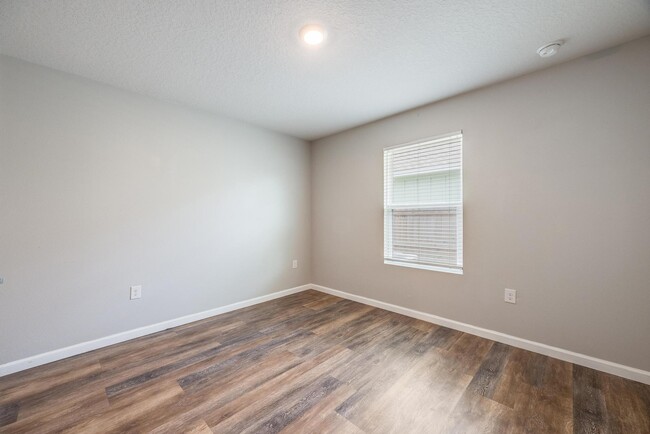Building Photo - 310 Flounder St