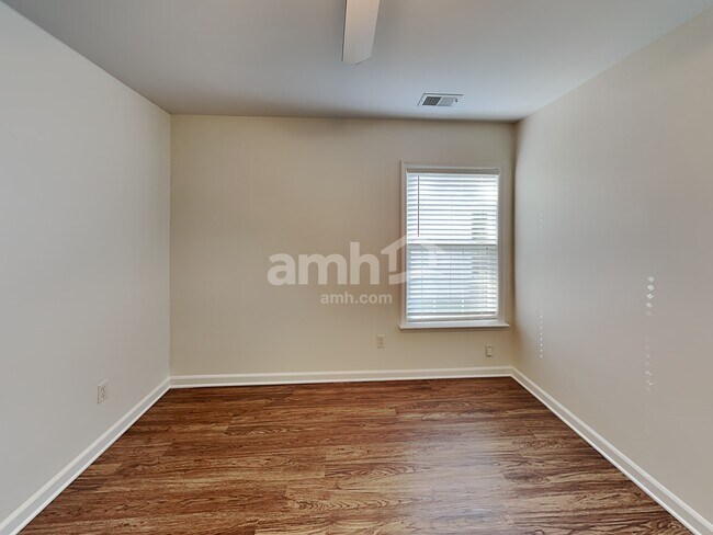 Building Photo - 1540 Cardinal Ln