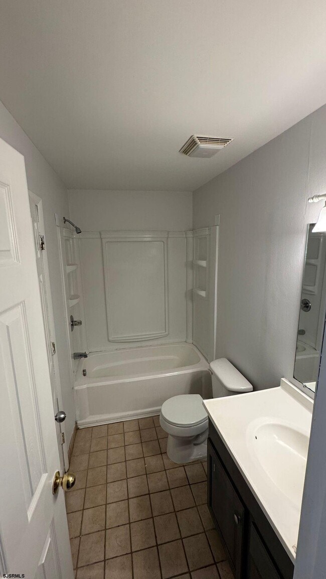 Building Photo - 2711 Evergreen Ct