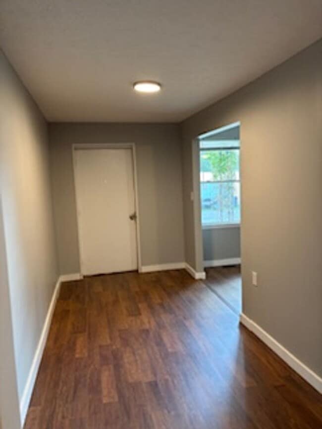 Building Photo - 3 BR Triplex in Martinsville