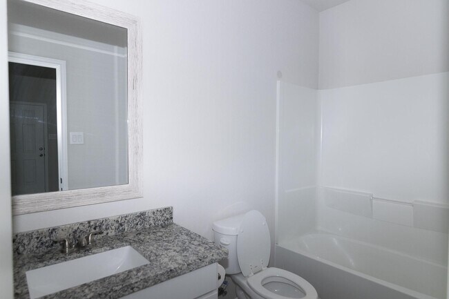 Building Photo - 870 Omeara