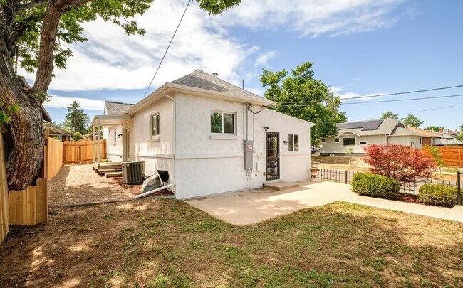 Building Photo - 4456 Clay St