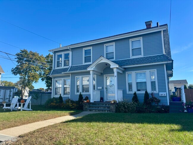 Primary Photo - 39 Cove Ave