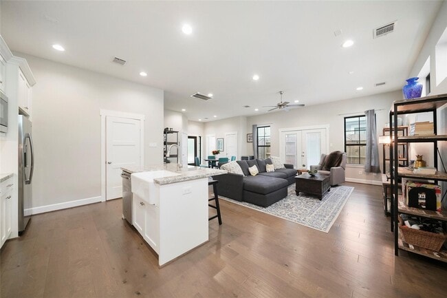 Building Photo - 5905 Petty St