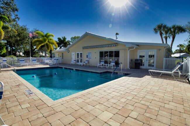 Building Photo - Seasonal Short-Term 2 Bedroom 2 Bathroom Villa located in Plantation!