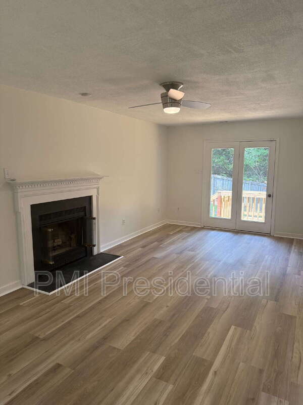 Building Photo - 3912 Sherwood Forest Terrace