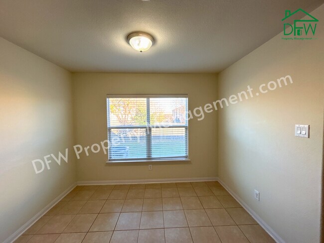 Building Photo - 10009 Iron Ridge Dr